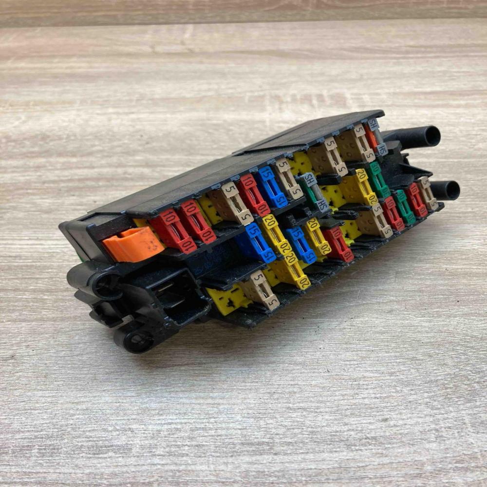 9635518180 189028  Fuse module Peugeot 206