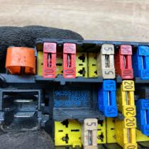 9635518180 189028  Fuse module Peugeot 206