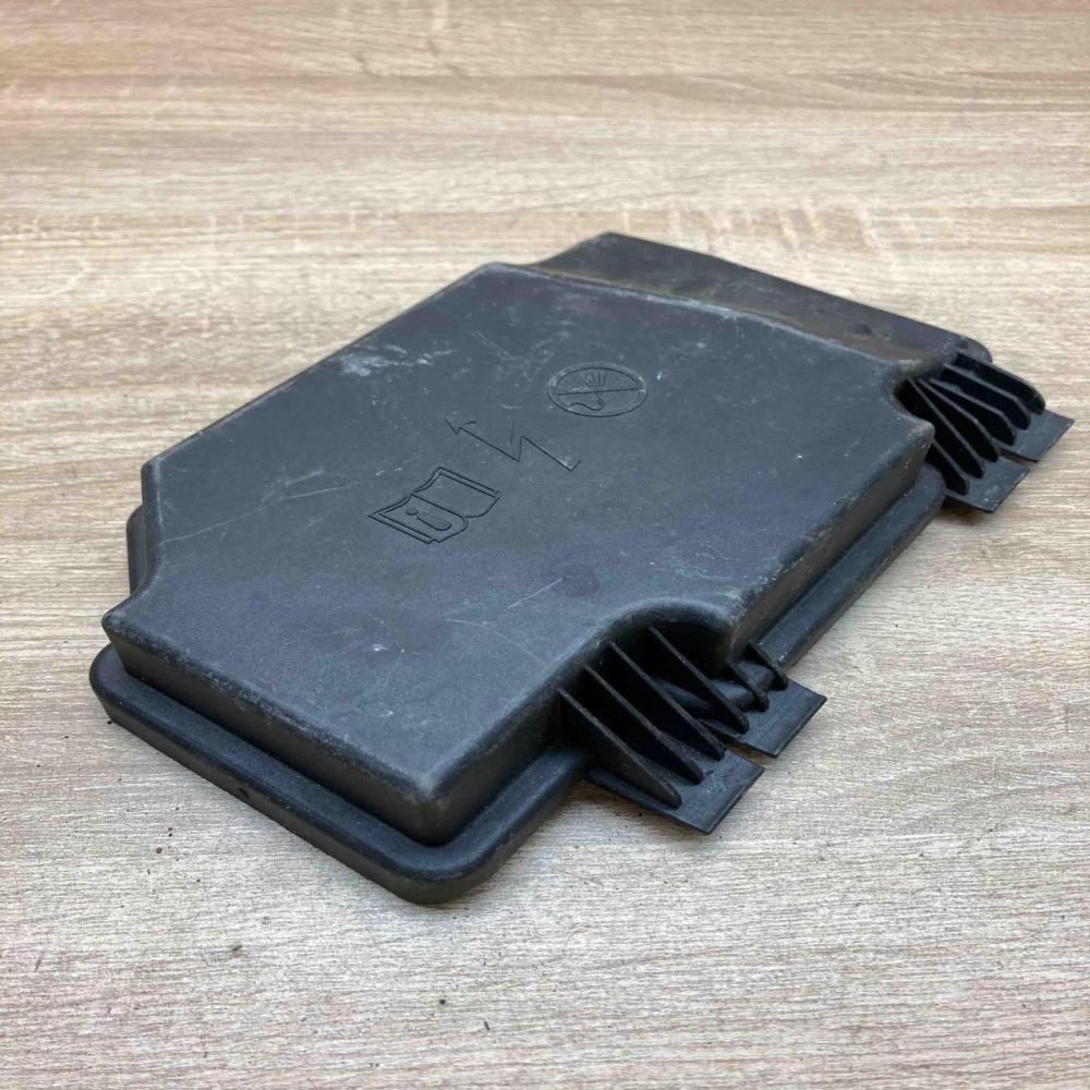 A2055400182   Fuse box cover Mercedes-Benz C W205