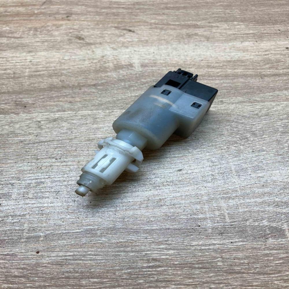 TRW2867 B365  Brake pedal sensor switch Mitsubishi Colt