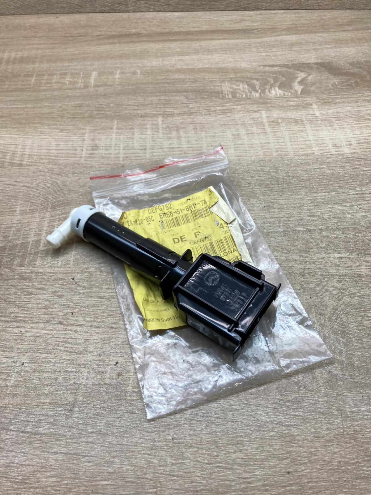 EH66 51 8H1 74 EH66 5182Y EH66518H174 Headlight washer spray nozzle Mazda CX-7