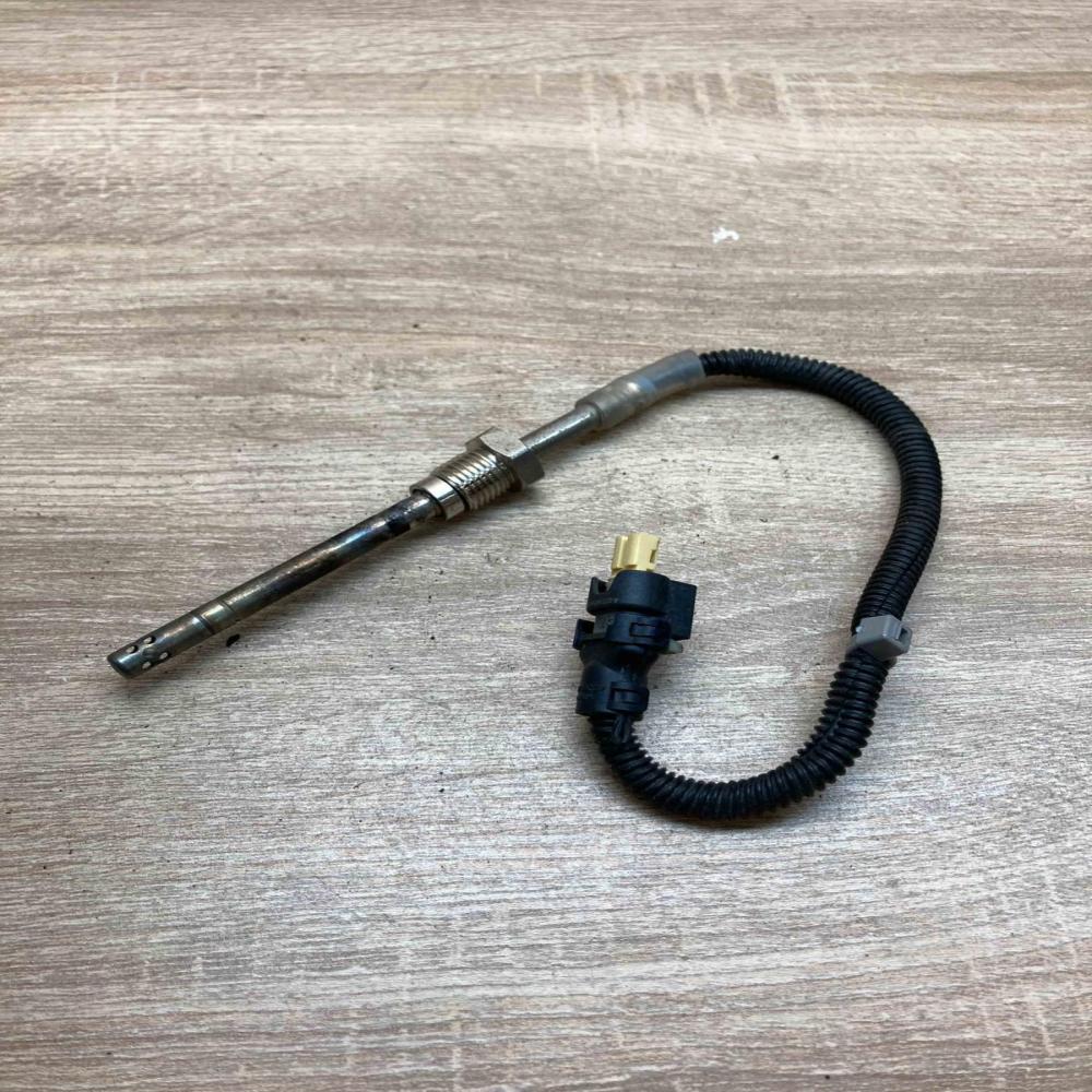 A0009057104 A0255456526  Exhaust gas temperature sensor Mercedes-Benz ML W166