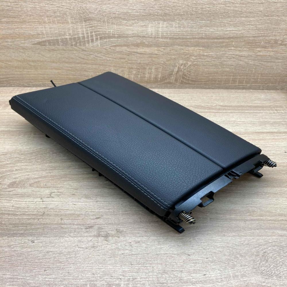 1271362 G 1263765  Armrest Mercedes-Benz C W205