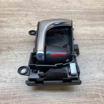 8D02   Front door interior handle Subaru Legacy
