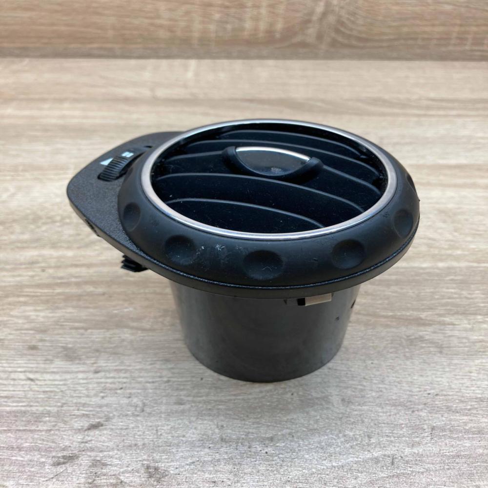 225495   Dash center air vent grill Alfa Romeo GT