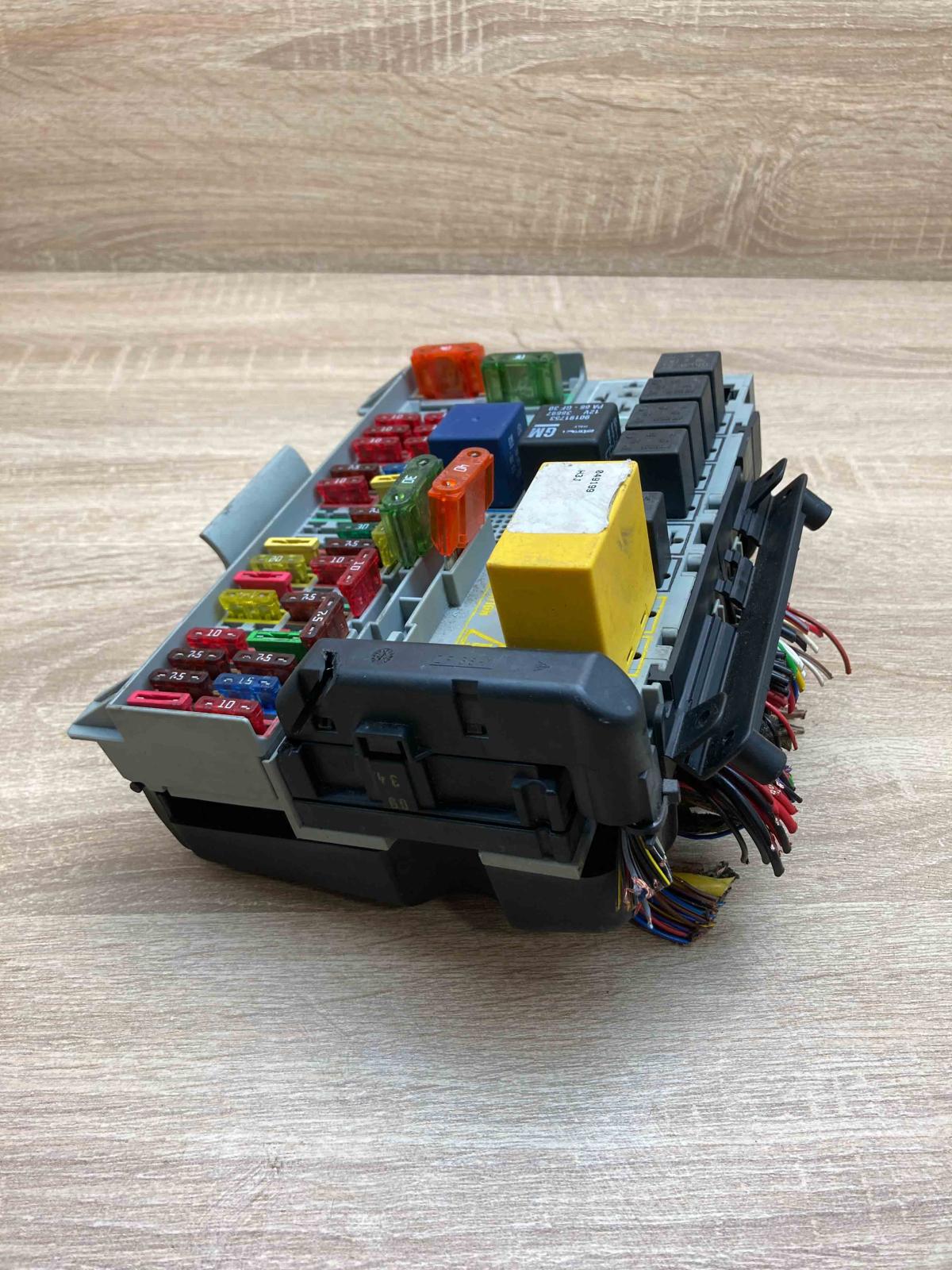 90589965 90589979  Fuse box set Opel Zafira A