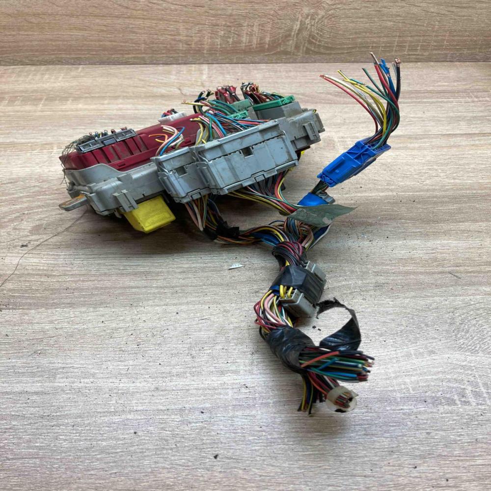 YWC104500 53070107A YQE000070 Fuse module Rover 45
