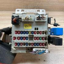 24350 4U100 0517011  Fuse module Nissan Almera Tino