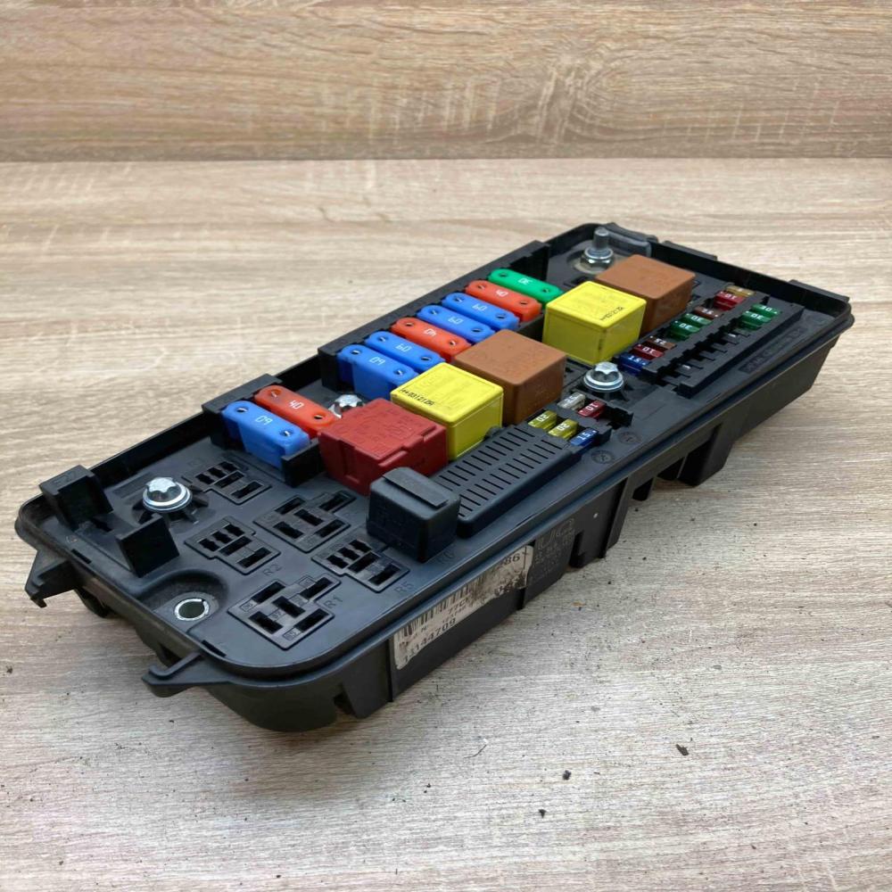 13144709 460023260  Fuse module Opel Vectra C