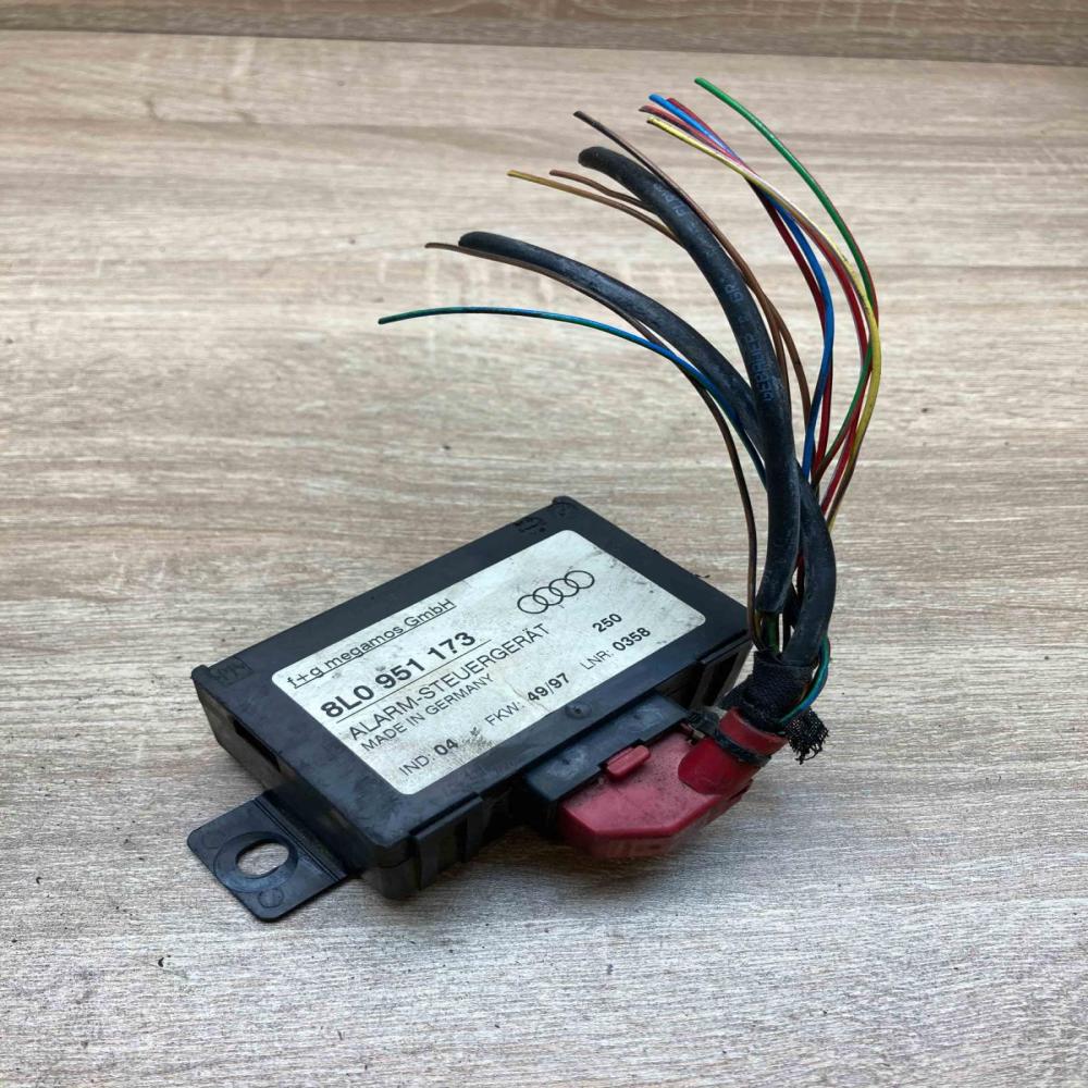 8L0951173 7480101  Alarm control unit/module Audi A8 S8 D2 4D