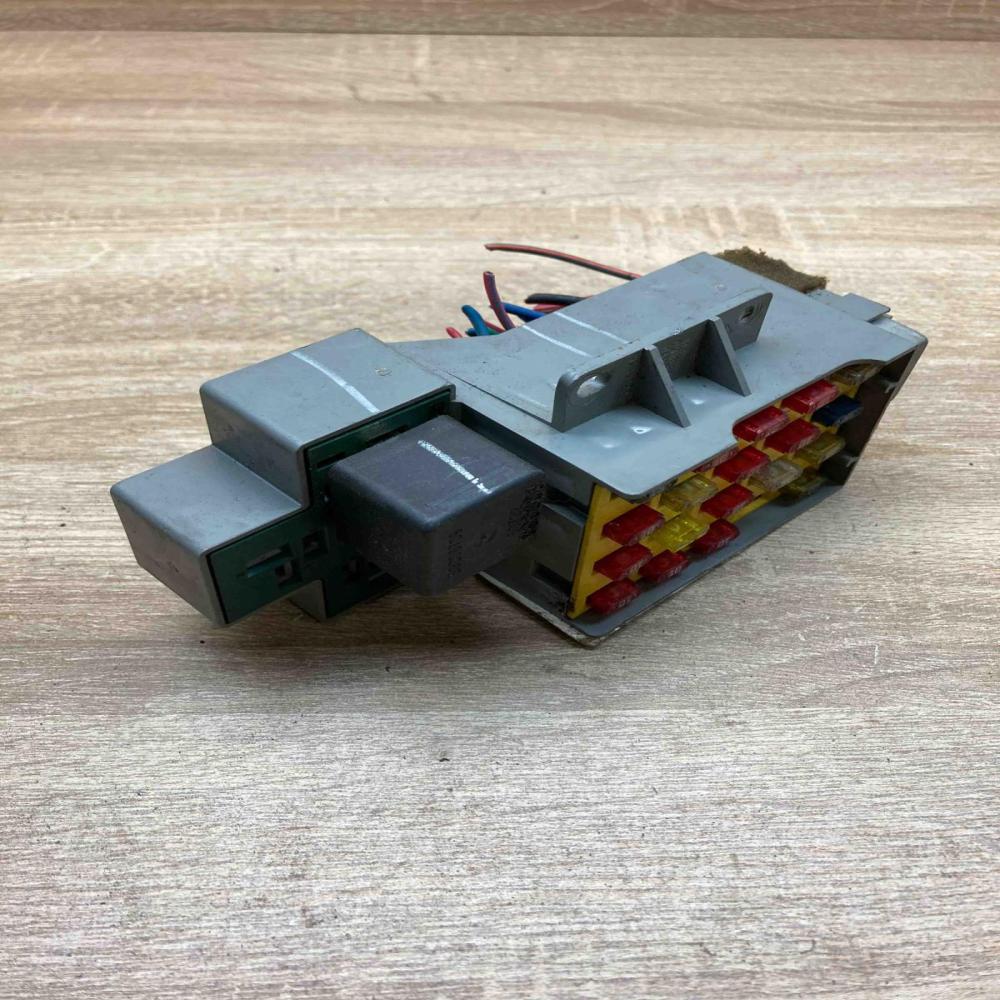 P04794669AD 4793408 669AD Fuse module Chrysler PT Cruiser