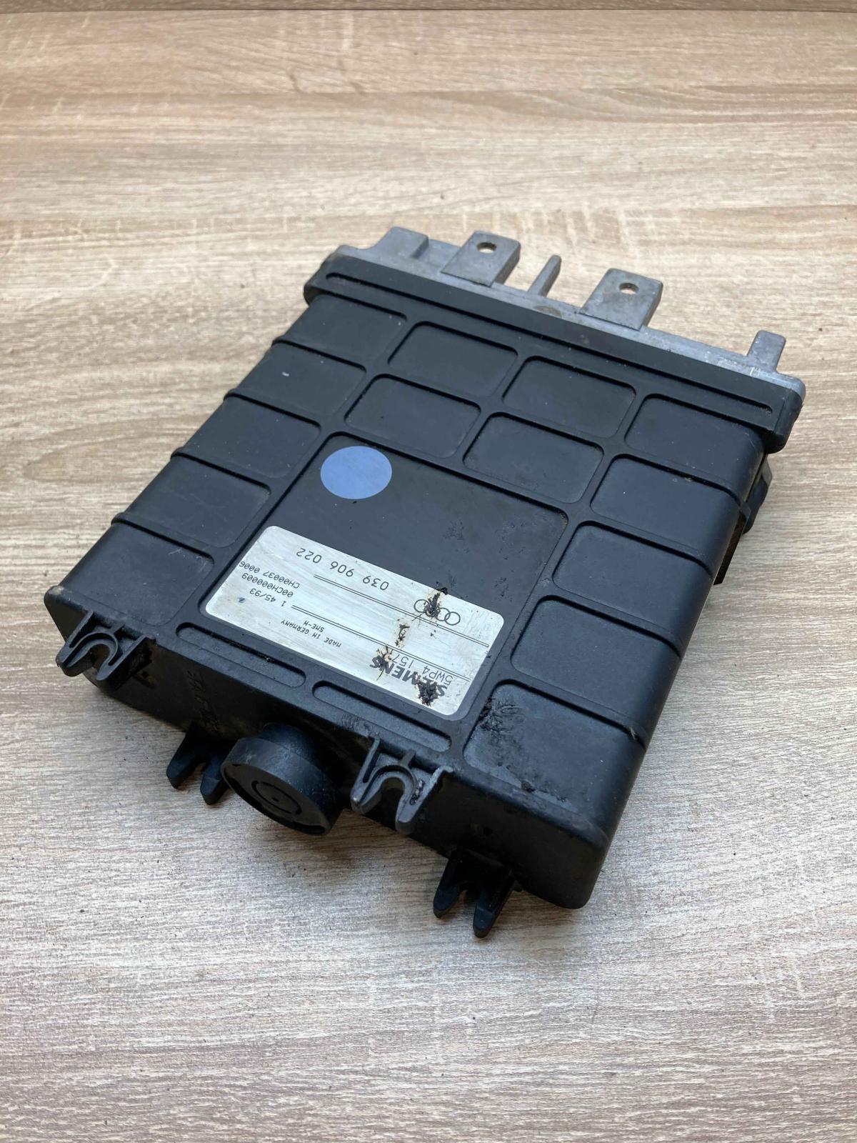 039906022   Engine control unit/module ECU Audi 80 90 S2 B4