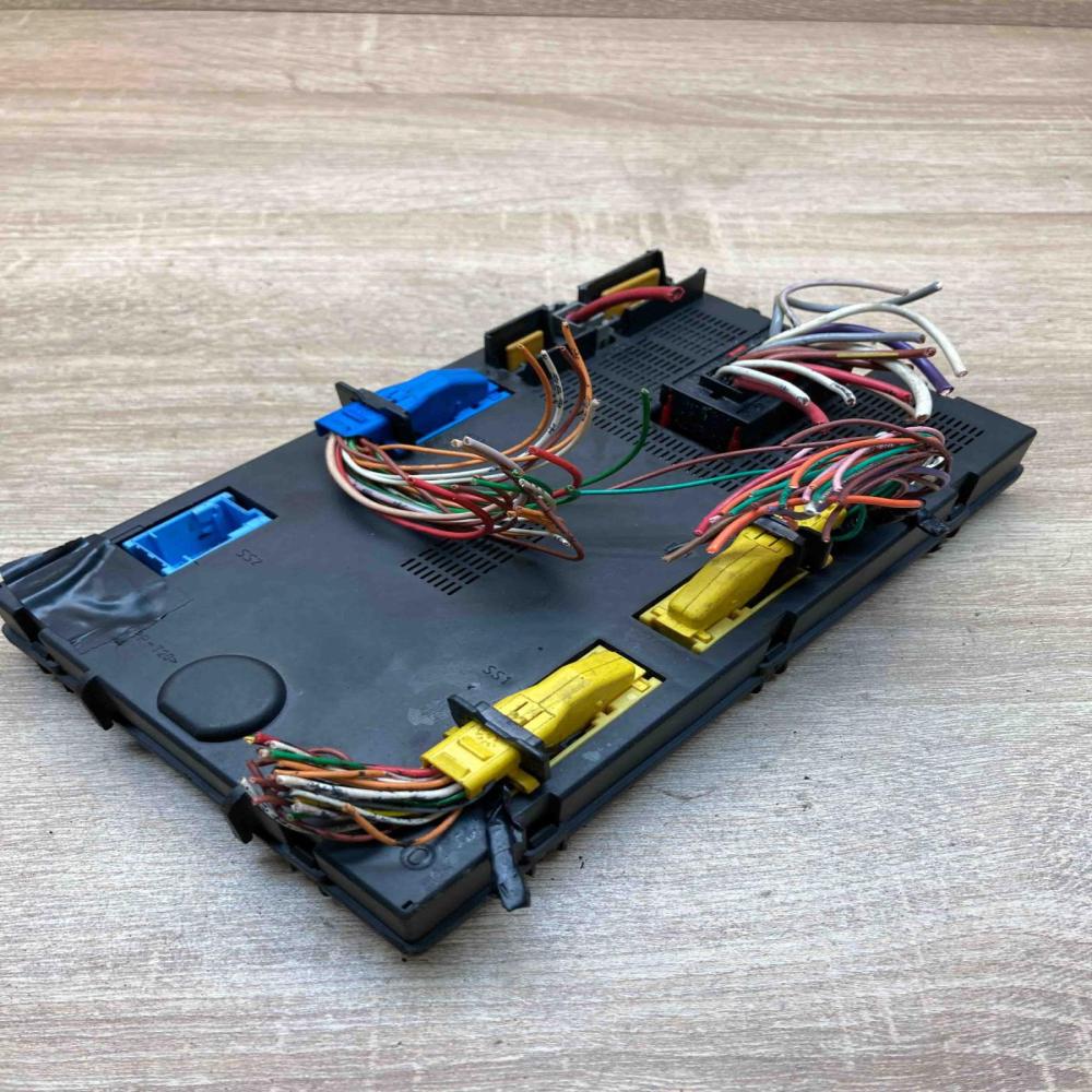 6025408262 73651212R  Central body control module Renault Espace III
