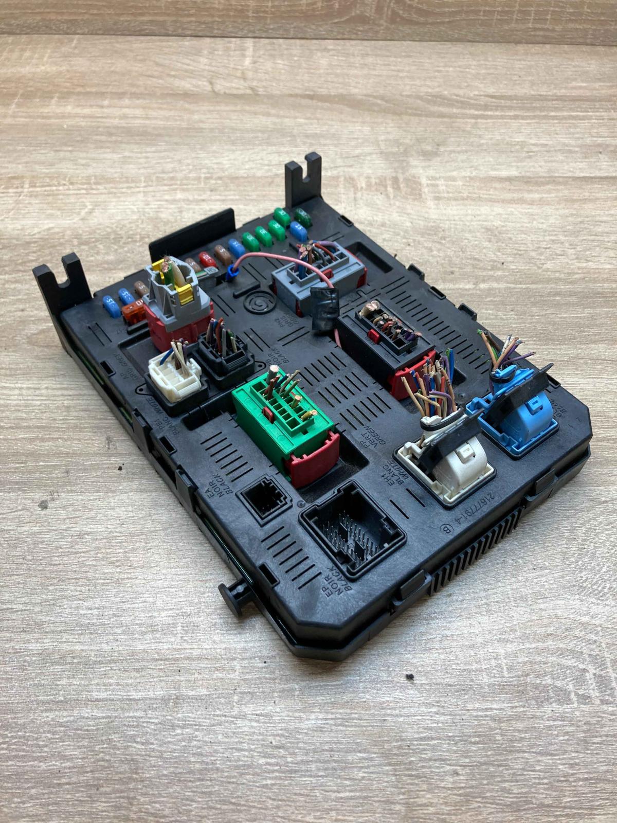 9660105980 21676159 4  Fuse module Peugeot 307