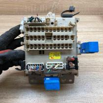 24350 4U100 0619001  Fuse module Nissan Almera Tino