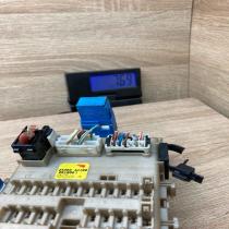 24350 4U100 0619001  Fuse module Nissan Almera Tino