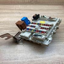 24350 AV700 0710021  Fuse module Nissan Primera