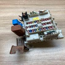24350 AV700 0710021  Fuse module Nissan Primera