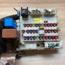 24350 AV700 0710021  Fuse module Nissan Primera