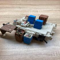 24350 AV700 0710021  Fuse module Nissan Primera