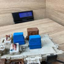 24350 AV700 0710021  Fuse module Nissan Primera