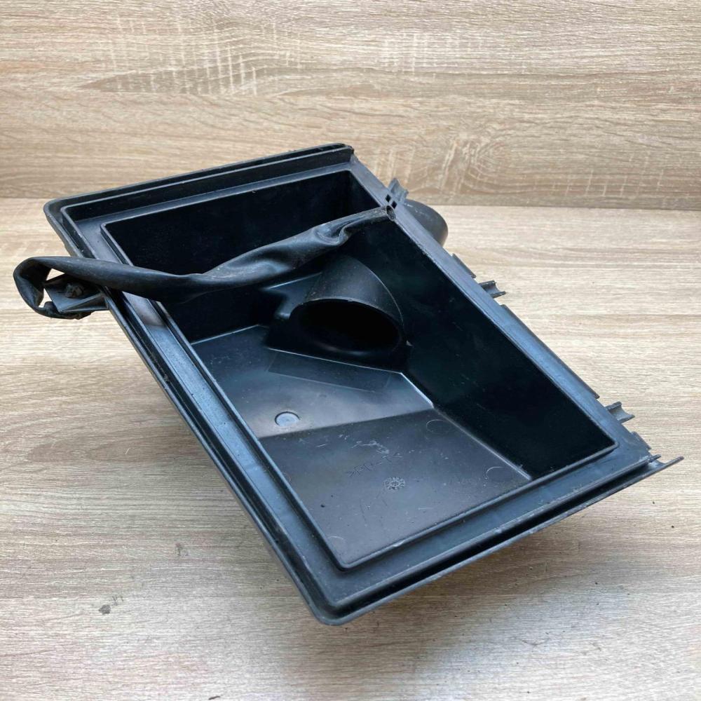 197400 2010 ZL01  Air filter box cover Mazda CX-7