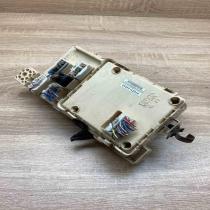 89221 44040   Fuse module Toyota Previa (XR30, XR40) II