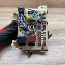 89221 44040   Fuse module Toyota Previa (XR30, XR40) II