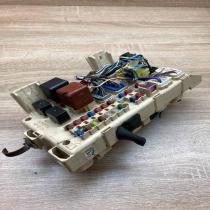 89221 44040   Fuse module Toyota Previa (XR30, XR40) II