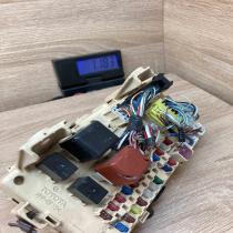 89221 44040   Fuse module Toyota Previa (XR30, XR40) II