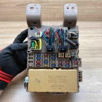 82641 13040 232300 0231  Fuse module Toyota Corolla Verso E121