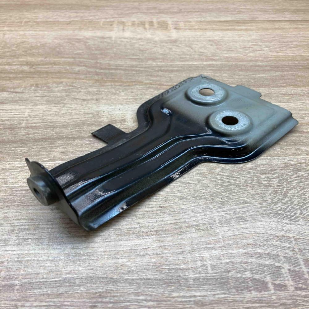 7397515   Fender mounting bracket BMW X4 G02