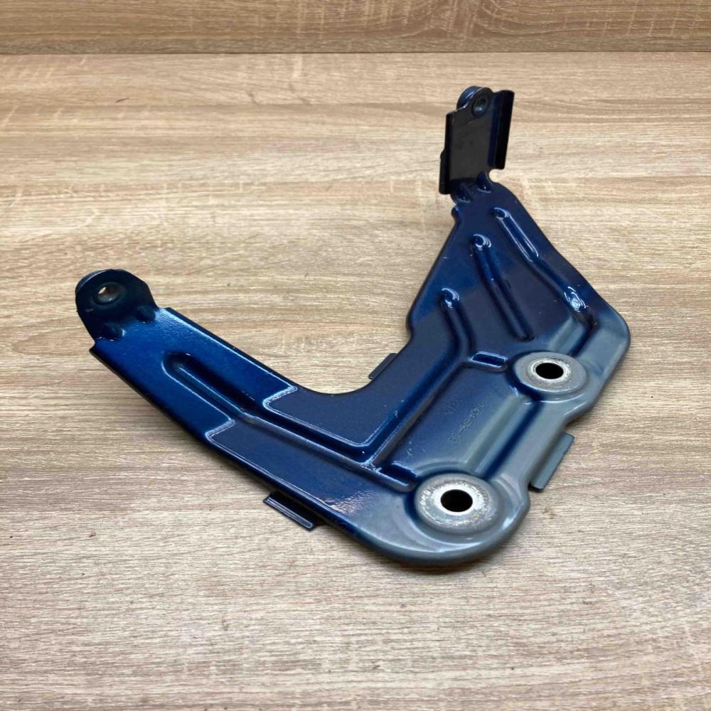 7424678 297A  Fender mounting bracket BMW X3 G01