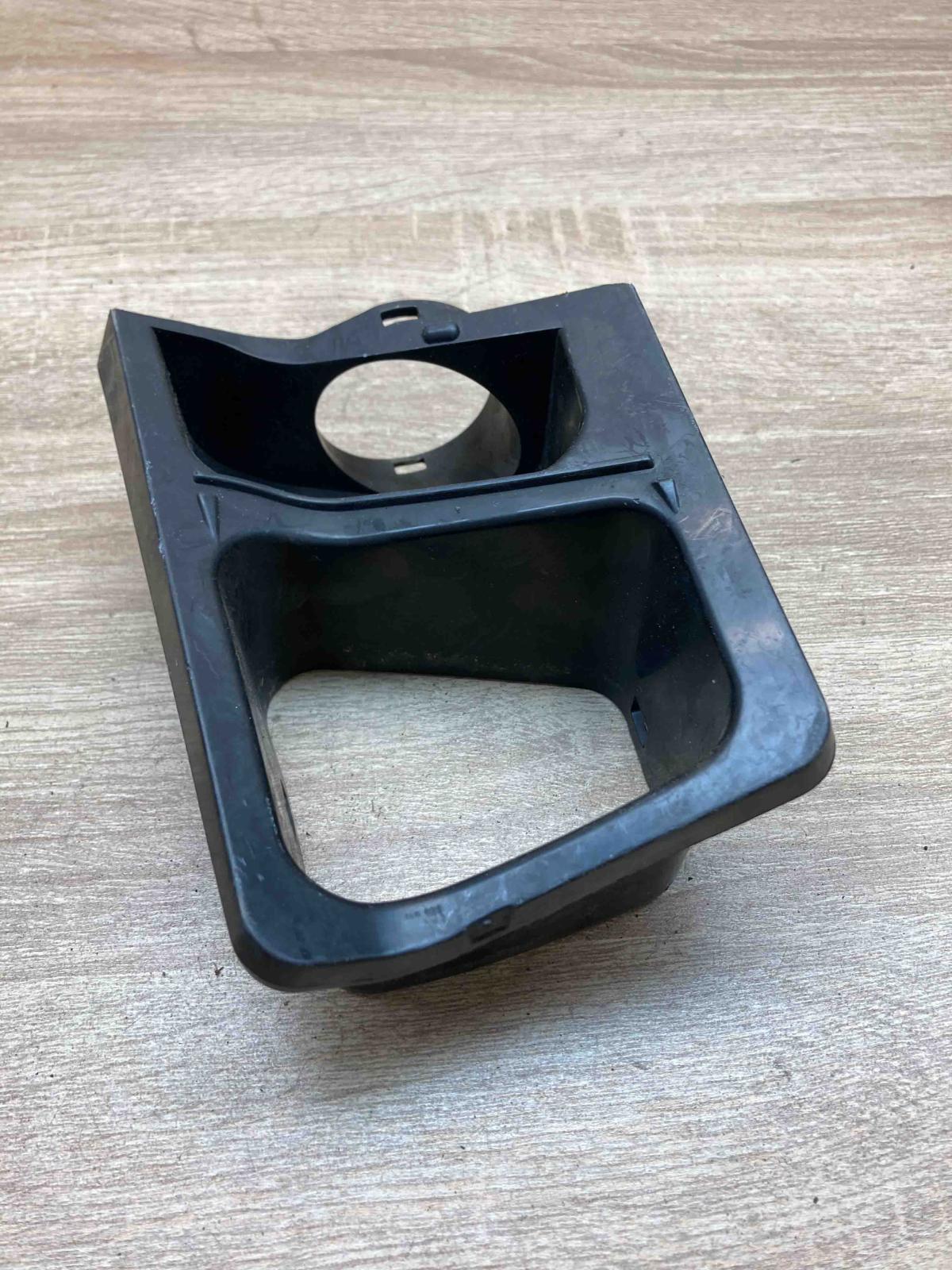 31370229   Air intake duct part Volvo XC90