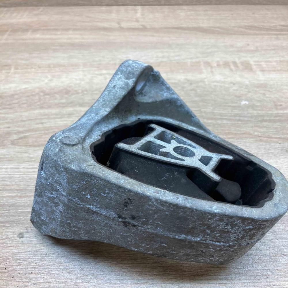 31480565 31480564  Engine mount bracket Volvo XC90