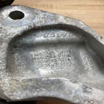 31480565 31480564  Engine mount bracket Volvo XC90