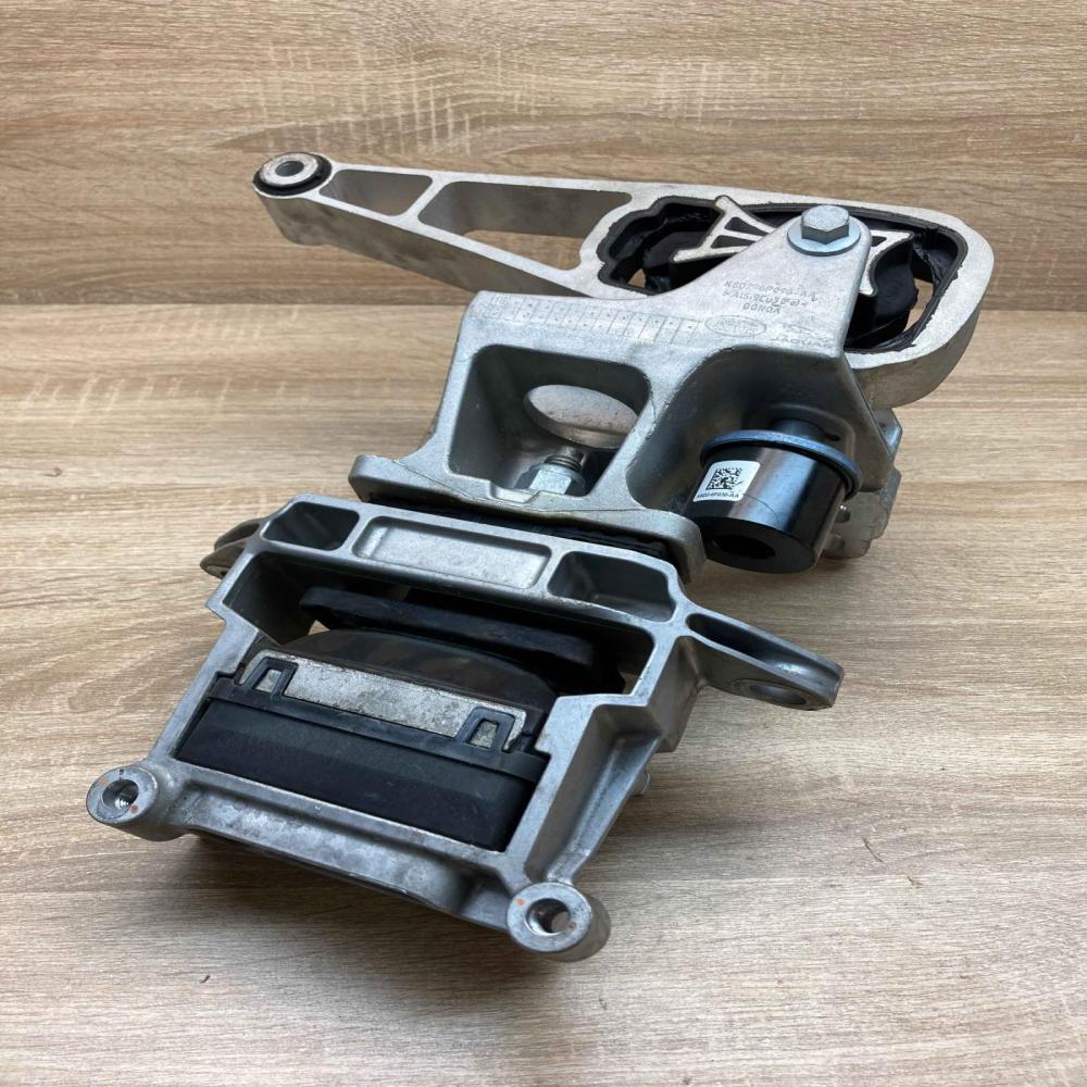 K8D2 6P096 AA K8D2 6F030 AA  Engine mount bracket Land Rover Evoque II