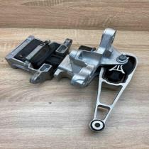 K8D2 6P096 AA K8D2 6F030 AA  Engine mount bracket Land Rover Evoque II