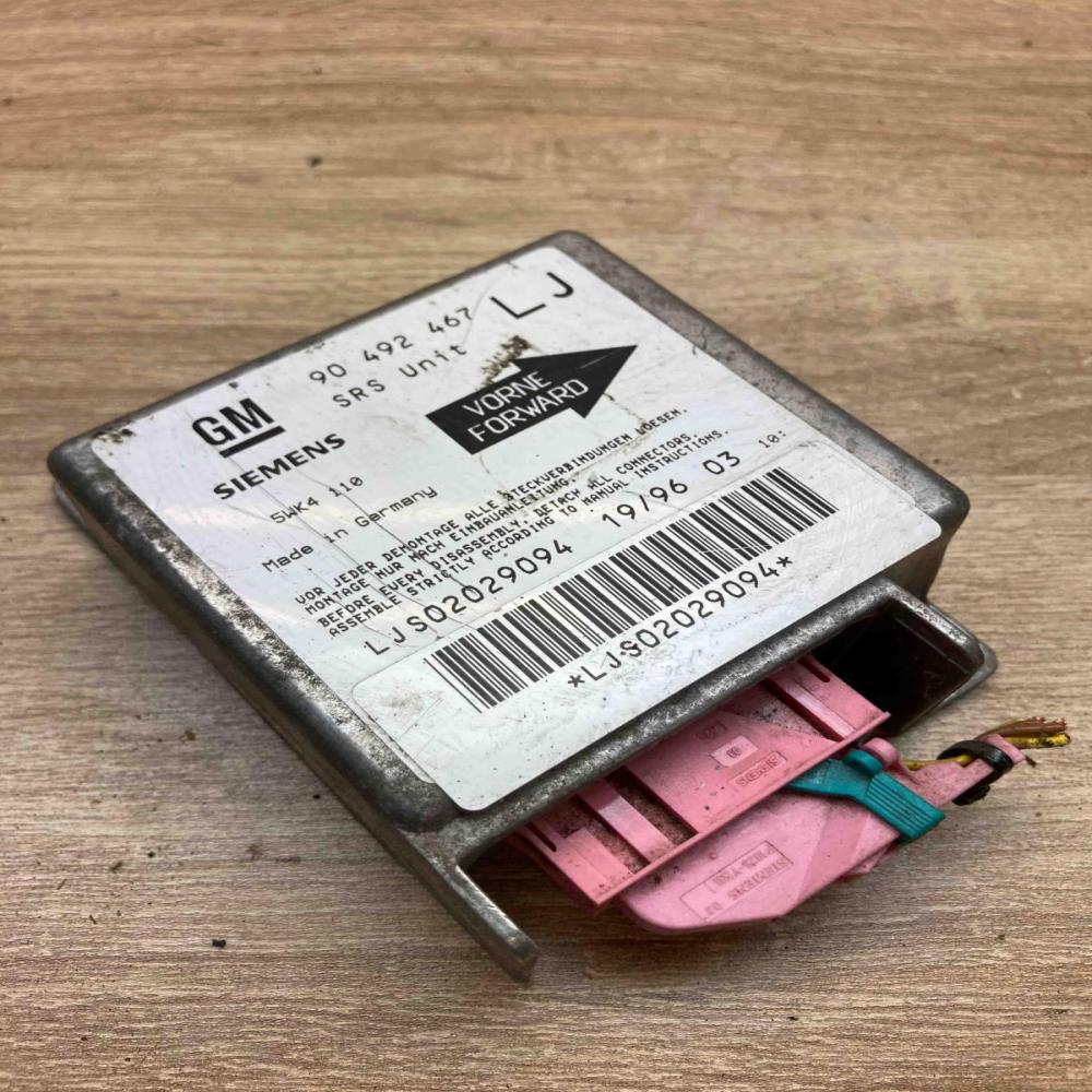 90492467 5WK4110 Used Airbag control unit/module Opel Omega B1