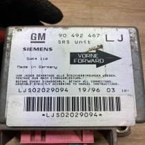 90492467 5WK4110 Used Airbag control unit/module Opel Omega B1