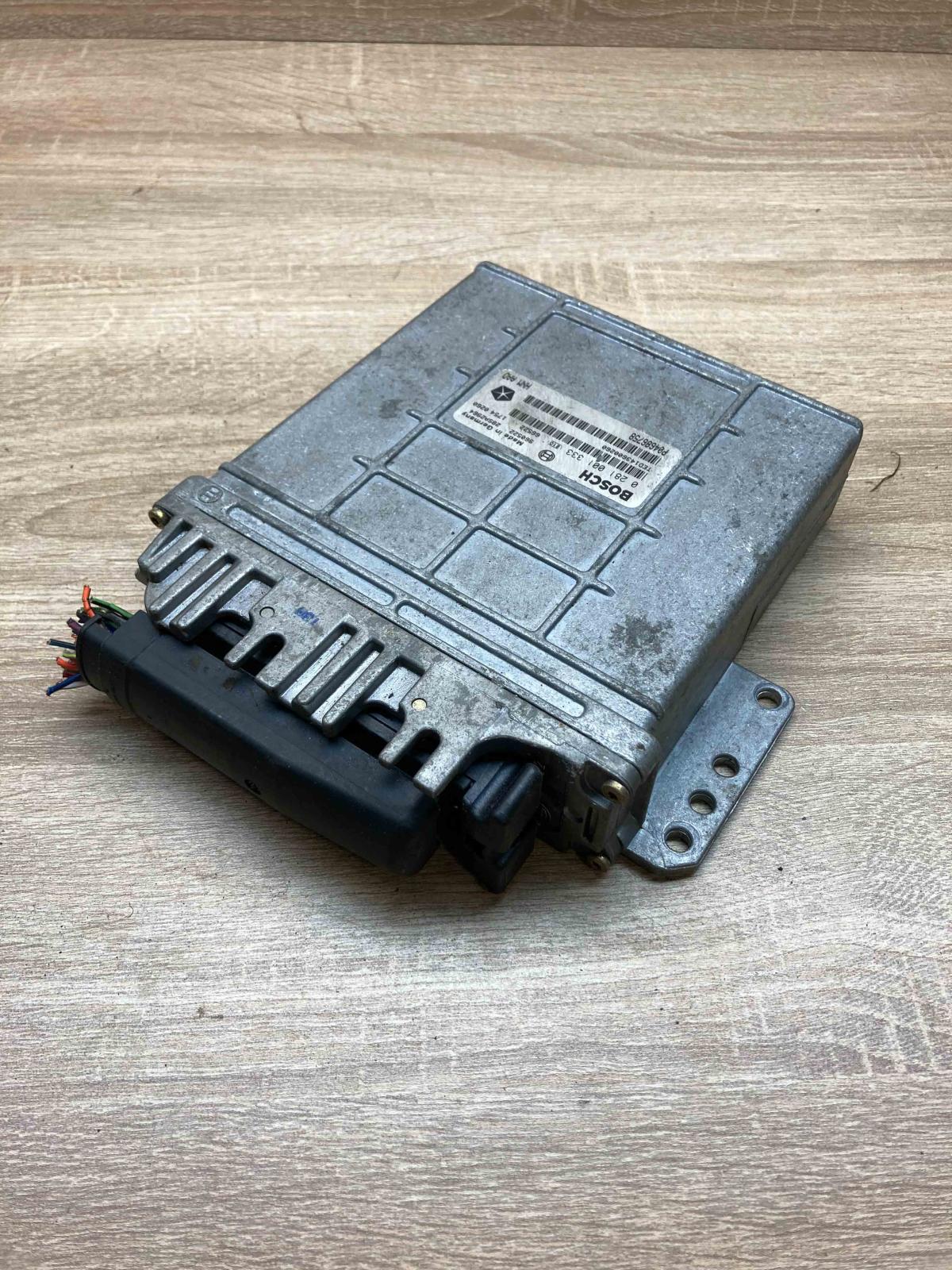 P04686758 0281001333  Engine control unit/module ECU Chrysler Voyager