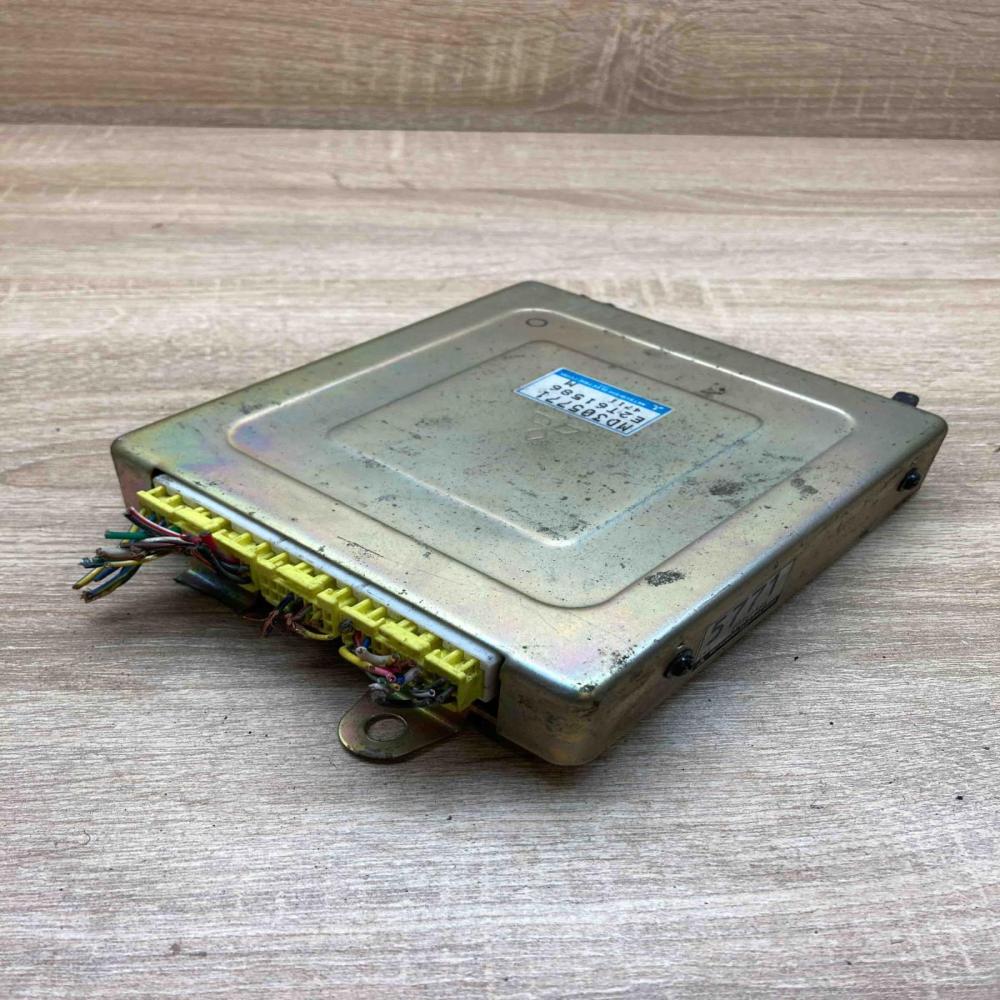 MD305771 E2T61586 4711M Engine control unit/module ECU Mitsubishi Lancer