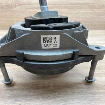 2284817 080915 4A Engine mount bracket BMW M3 F80