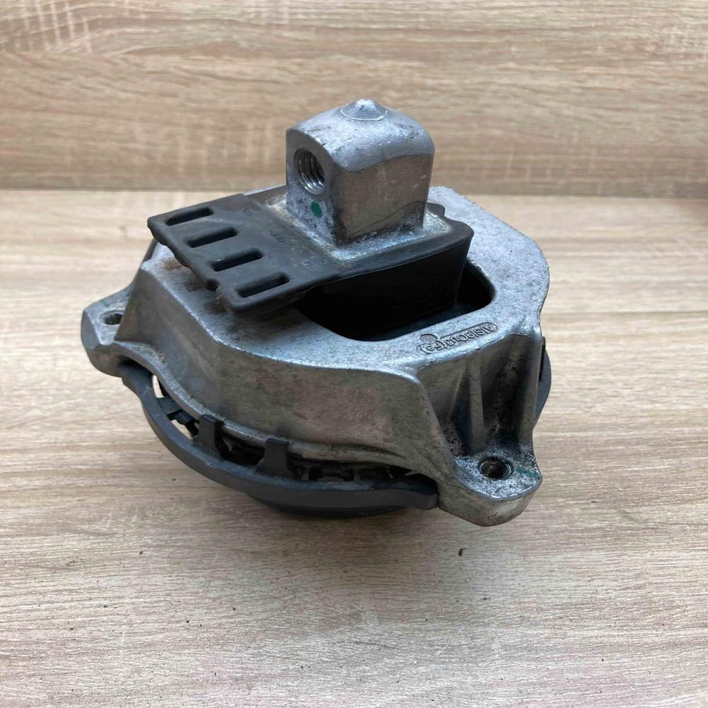 6890831 050319  Engine mount bracket BMW X5 G05
