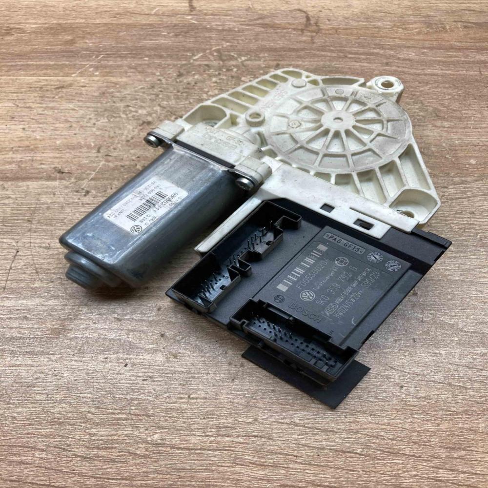 1K0959792G 1K0959702K Used Front door window regulator motor Seat Leon (1P)