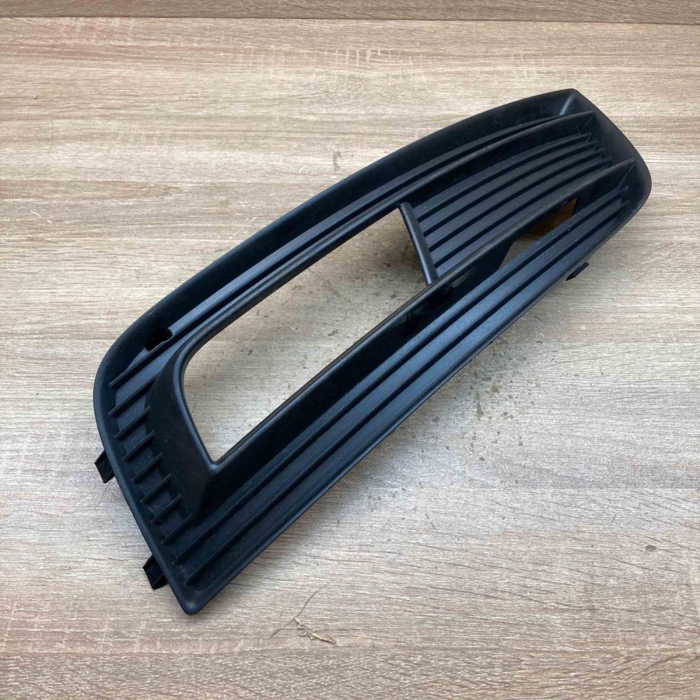 8K0807682K  Right Front fog light trim/grill Audi A4 S4 B8 8K