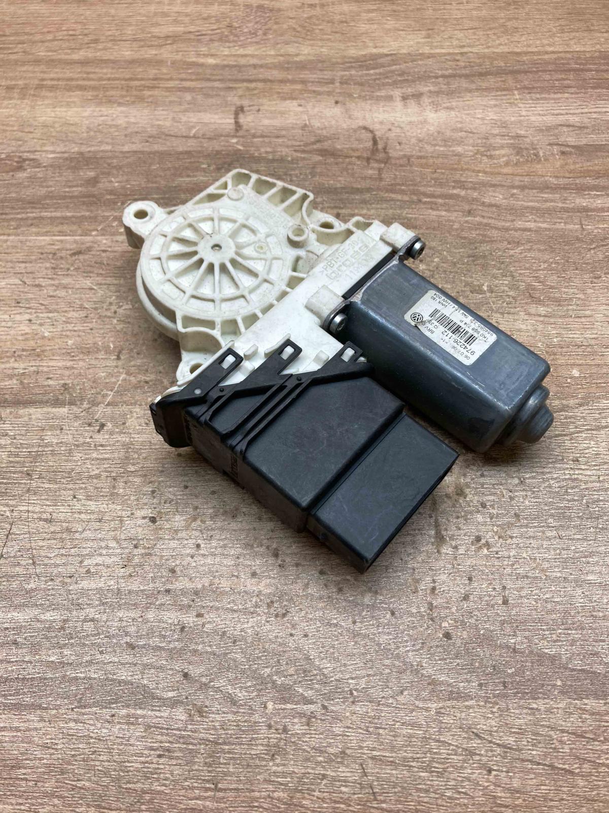1K0959704P 973622 104  Rear door window regulator motor Volkswagen PASSAT B6