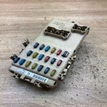 JB200400 102290  Fuse module Subaru Forester SF