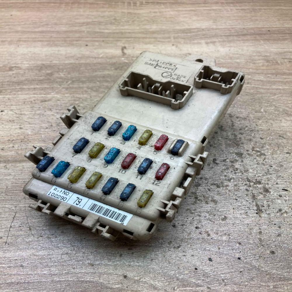 JB200400 102290  Fuse module Subaru Forester SF