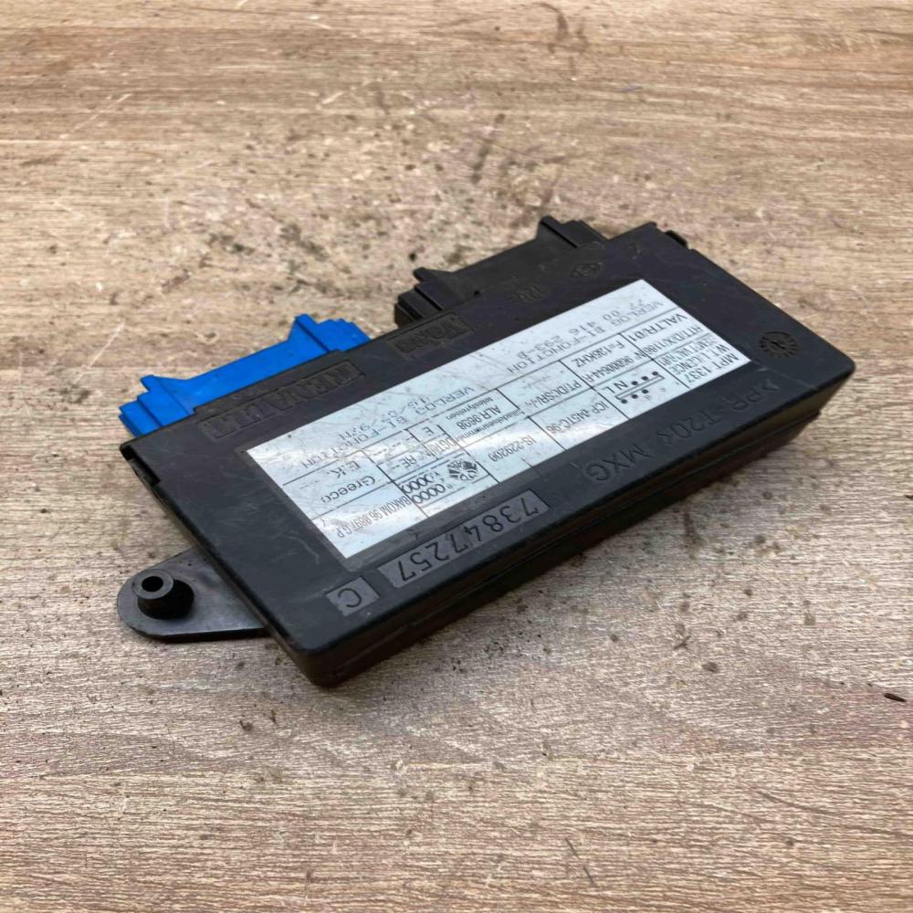 73847257C 7700416293 B  Comfort/convenience module Renault Laguna II